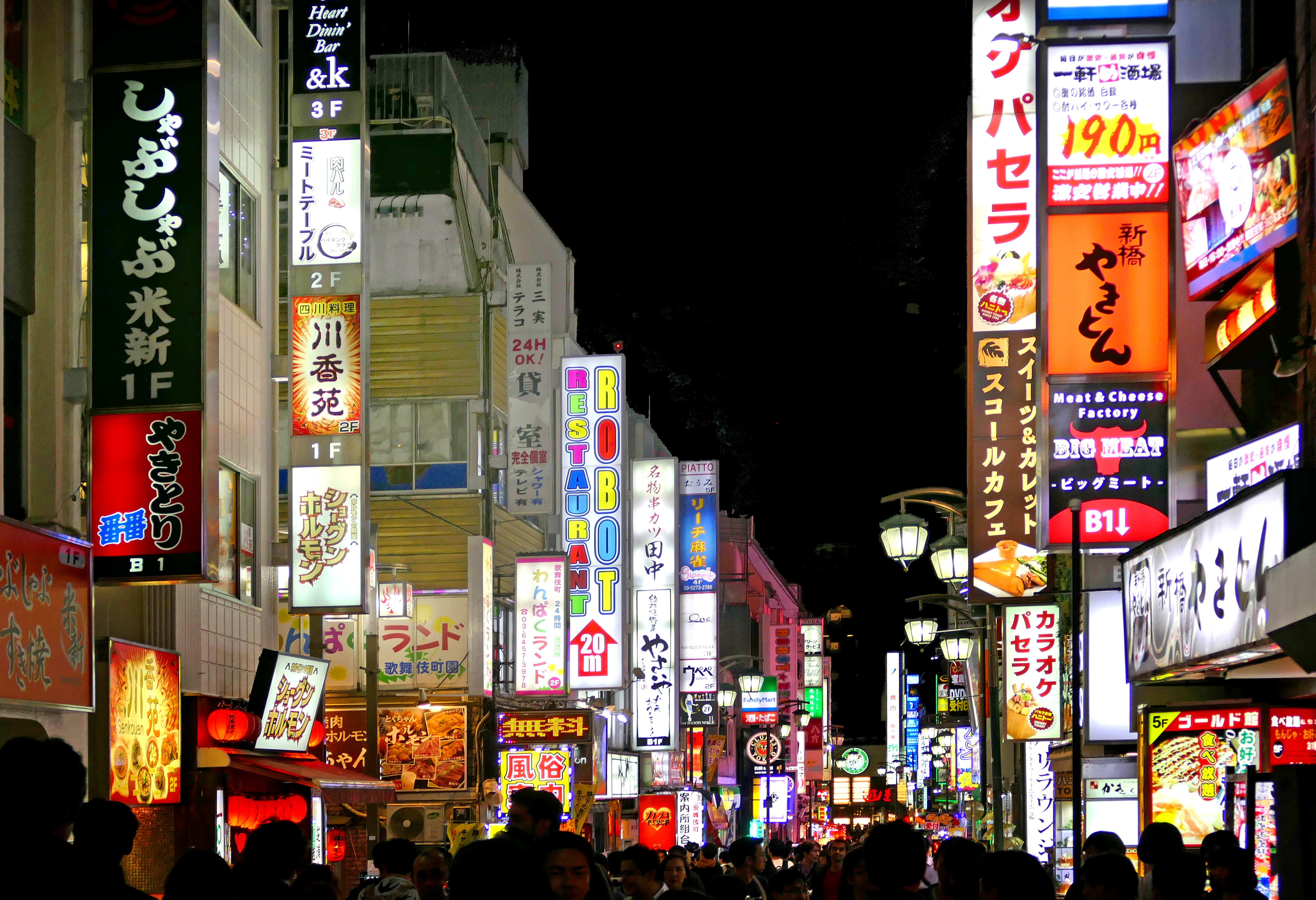 Кабукичо. Кабукичо в Токио. Кабукитё, Япония. Apa Hotel Higashi Shinjuku Kabukicho Tower. Empty Kabukicho.