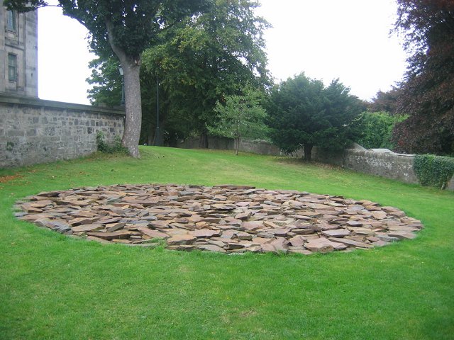 File:MacDuff Circle, Dean Gallery - geograph.org.uk - 55509.jpg