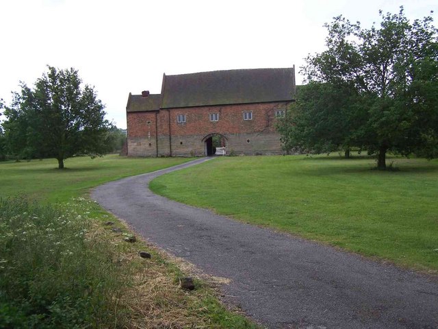 File:Old Hall Gatehouse, Mavesyn Ridware - geograph.org.uk - 445400.jpg