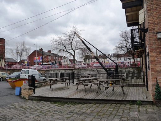 File:Old warehouse crane - geograph.org.uk - 1802810.jpg