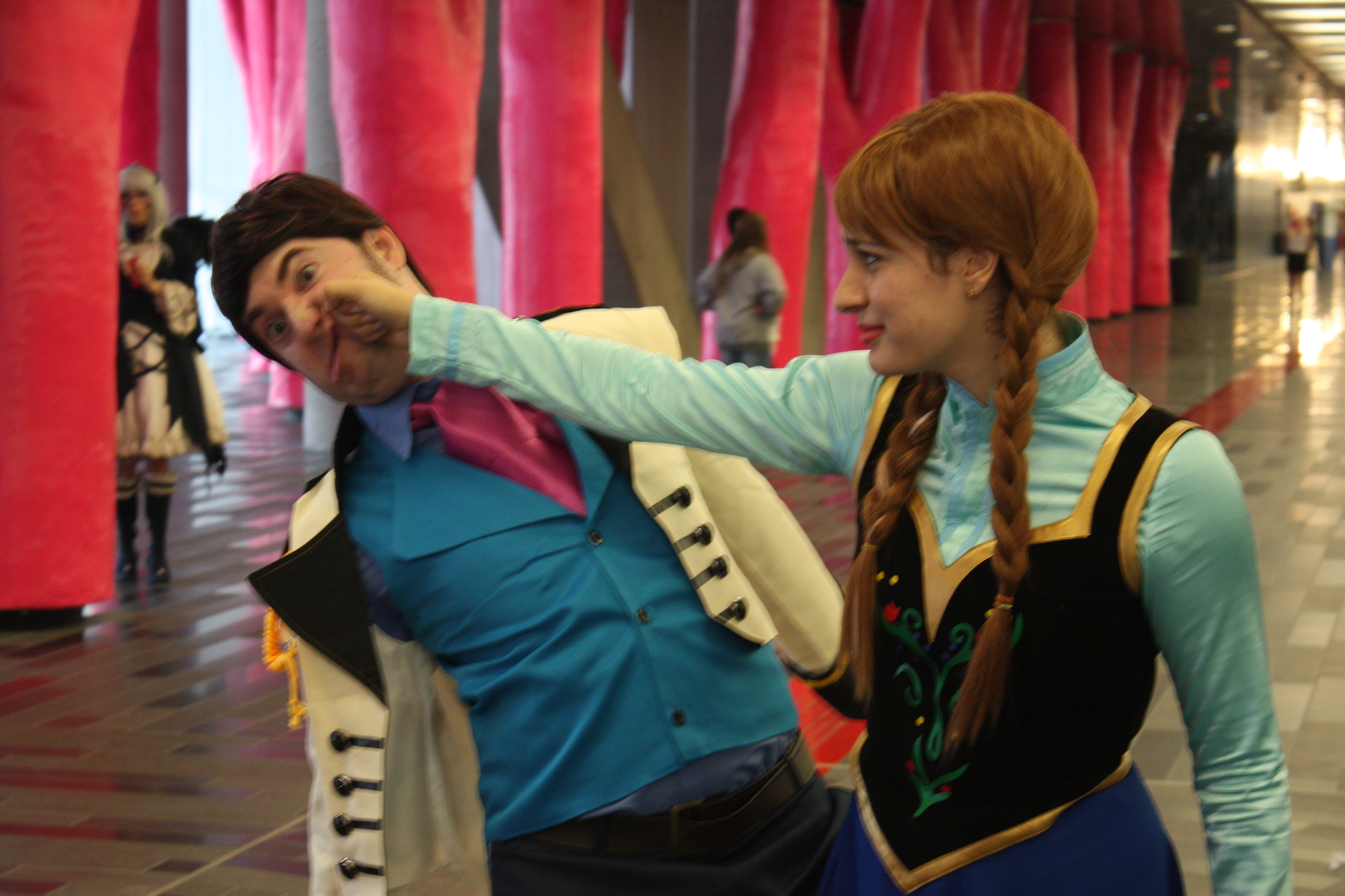 File Otakuthon 2014 Anna Punches Hans 15006698996 Jpg Frozen Coloring
