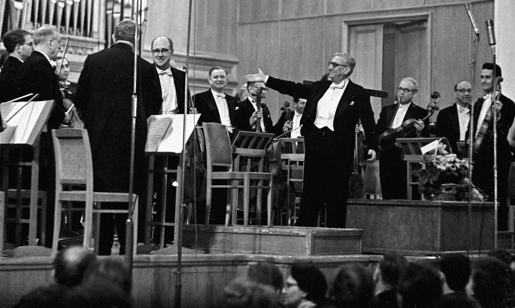 Sauguet (fourth right), with Mstislav Rostropovich (fourth left), in the Grand Hall of the Moscow Conservatory, 1964