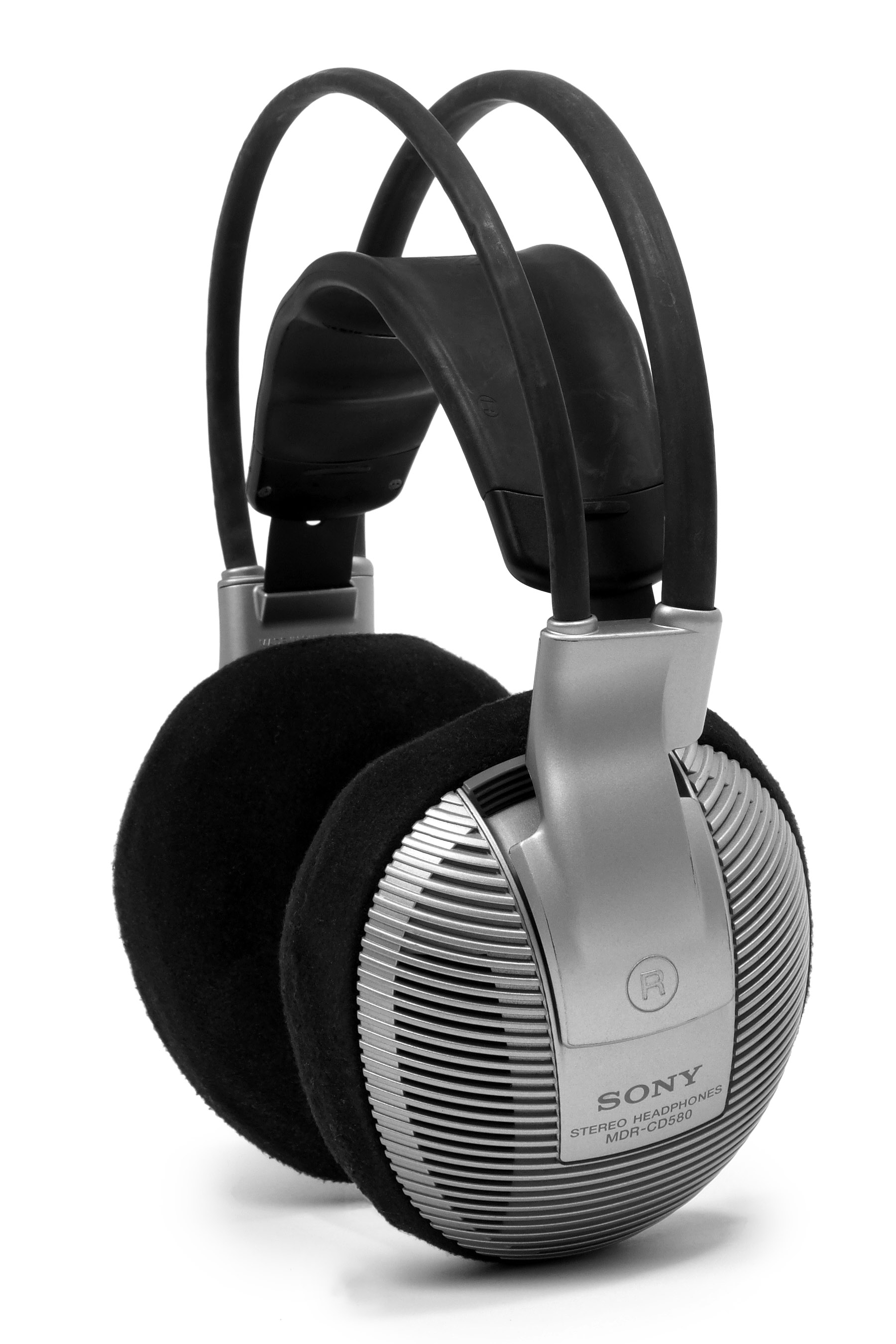 File:Sony-MDR-CD580-Headphones.jpg - Wikimedia Commons