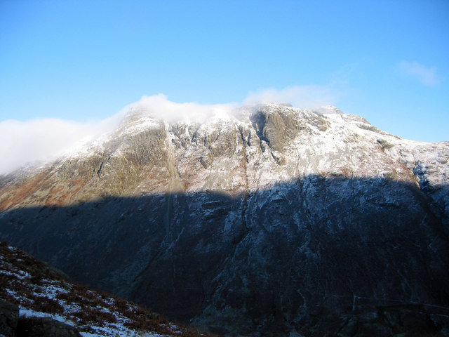 File:Sun, mist and snow on Langdale Pikes - geograph.org.uk - 687485.jpg