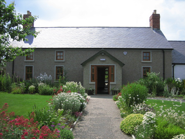 File:Visitor Centre - geograph.org.uk - 197137.jpg