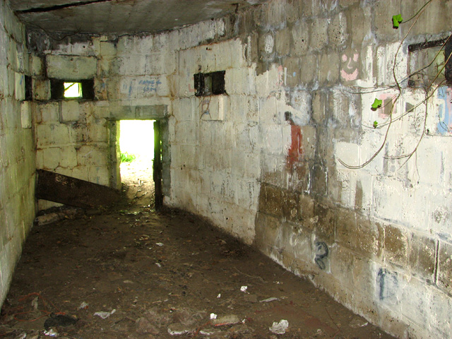 File:WWI pillbox on Spa Common, North Walsham - geograph.org.uk - 2556035.jpg