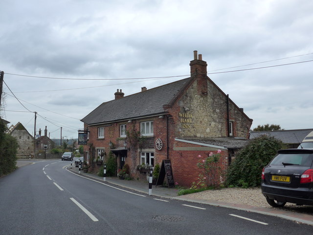 File:White Hart Inn, Havenstreet, October 2015 - geograph.org.uk - 4738117.jpg