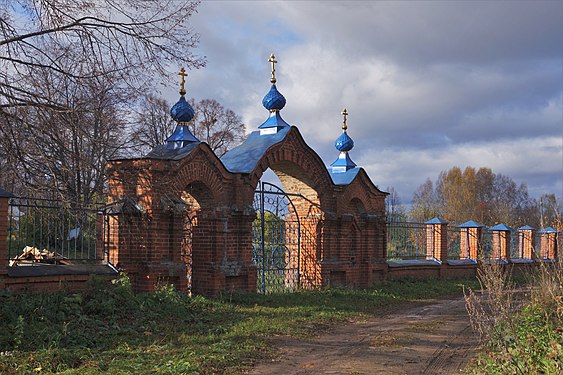 751. Восточные ворота в Васильевском, Ярославский район Автор — Чуринъ