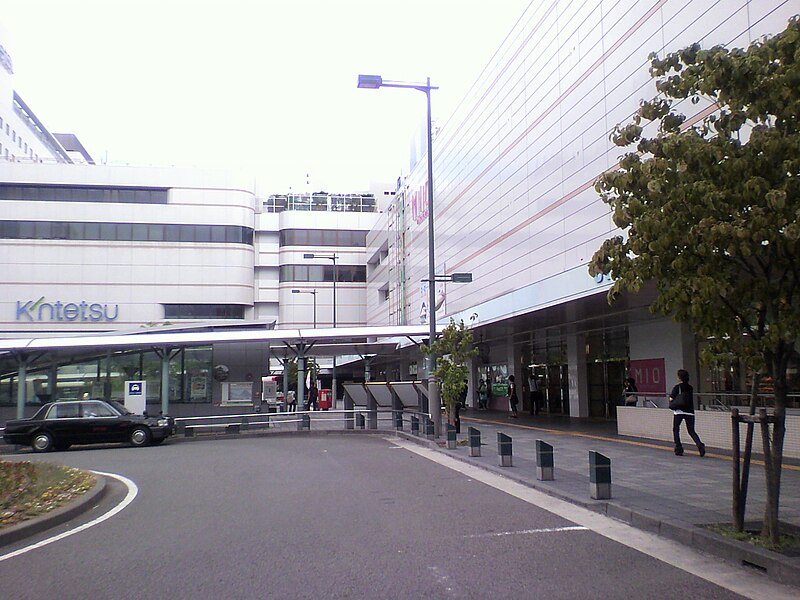 File:和歌山駅前.JPG