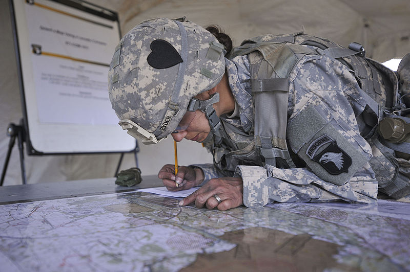 File:101st holds NCO, Soldier of the year competition 150421-A-BS718-011.jpg