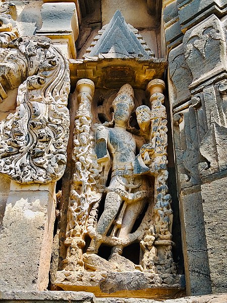 A relief on the outer wall, Kasivisvesvara Temple