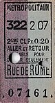 1902 Ticket aller-retour émis le 322e jour de l’année 1902, soit le mardi 18 novembre 1902 à 7 heures du matin, imprimé sur un rouleau de carton engagé à l’envers dans la machine ; les parties verte et rouge sont inversées.