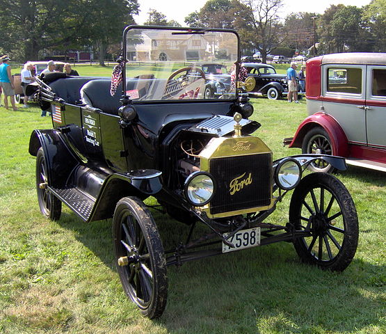 Год выпуска первой машины. Ford model t 1916.