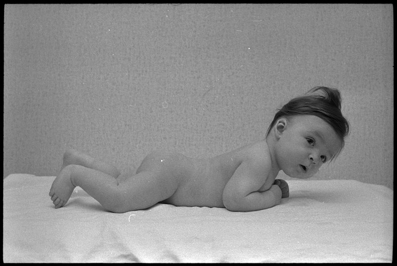 File:20.12.71. Enfant, bébé (1971) - 53Fi5209.jpg