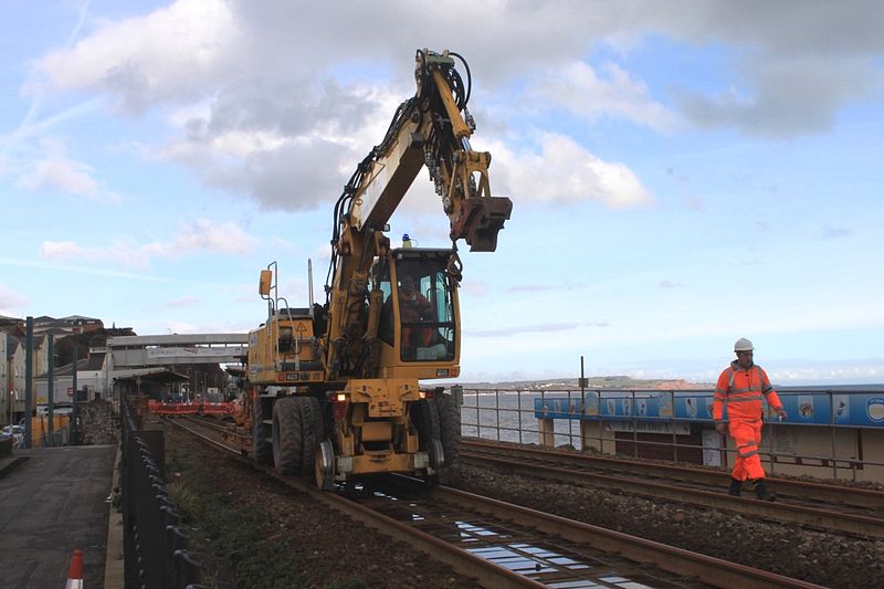 File:2014 at Dawlish - road-rail machine.jpg