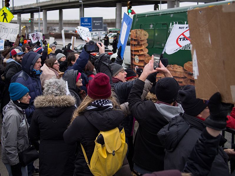 File:2017-01-28 - protest at JFK (81192).jpg