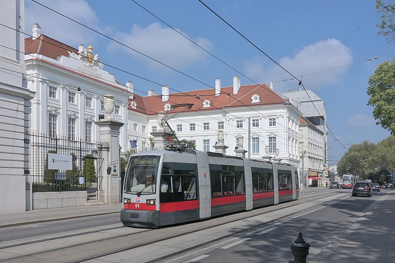 File:2017-05-06 AT Wien 09 Alsergrund, Währinger Straße, Josephinum, A1 63 Linie 37 (51234435353).jpg