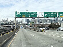 US 101 at the north end of the Bayshore Freeway in San Francisco as it splits from I-80 to use the Central Freeway 2022-03-27 15 13 35 View north along U.S. Route 101 (Bayshore Freeway) at Exit 433B (Interstate 80-Bay Bridge) in San Francisco, California.jpg