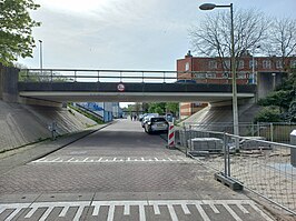 Kloekhorstbrug vanaf Koppenburglaan, links dijklichaam Groesbeekdreef (april 2024)