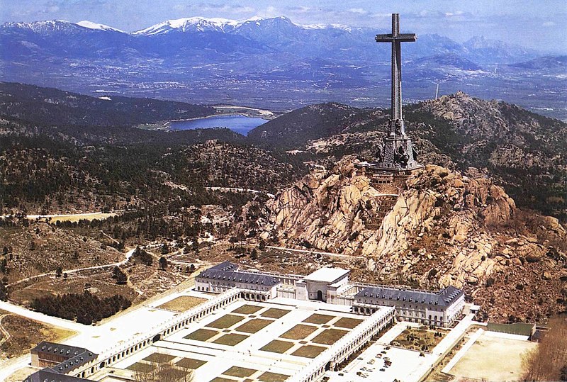 File:Abadía de la Santa Cruz del Valle de los Caídos (Comunidad de Madrid) España (3194706145).jpg