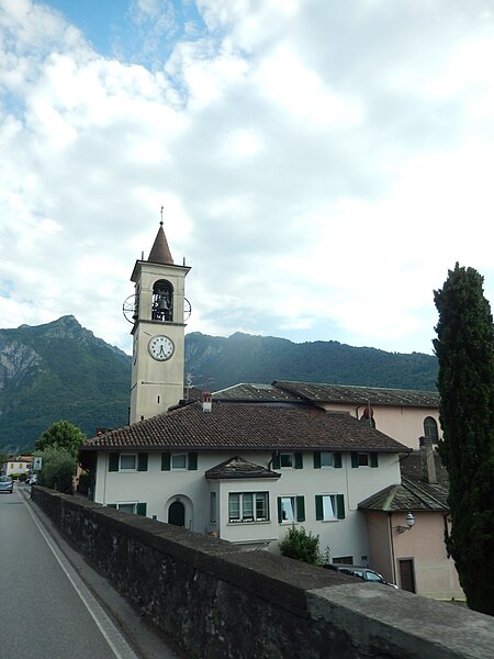 File:Abbadia Lariana - chiesa di San Lorenzo - campanile.jpg