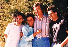 Lee (left) and Vince Gill (right) with tour promoters Ann and Andrew Pattison in Australia, February 1988 Albert Lee, Vince Gill + hosts in Australia, February 1988.jpg