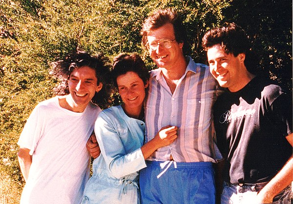 Lee (left) and Vince Gill (right) with tour promoters Ann and Andrew Pattison in Australia, February 1988