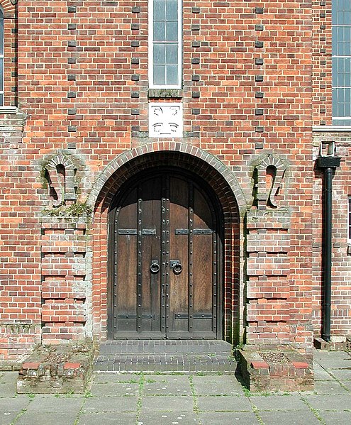 File:All Saints, Waltham Drive, Edgware - Doorway - geograph.org.uk - 1692490.jpg