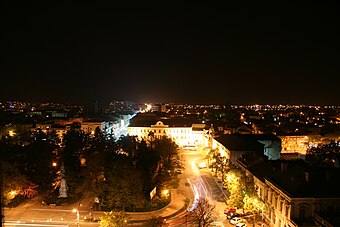 File:Ansamblul 'Piata Traian, centrul vechi al orasului Braila..jpg (Source: Wikimedia)