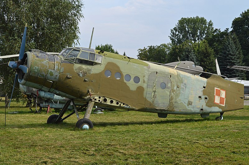 File:Antonov An-2T ‘5705’ (18967813463).jpg