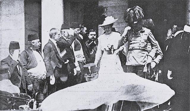 Franc Ferdinand v Sarajevu nekaj minut pred atentatom