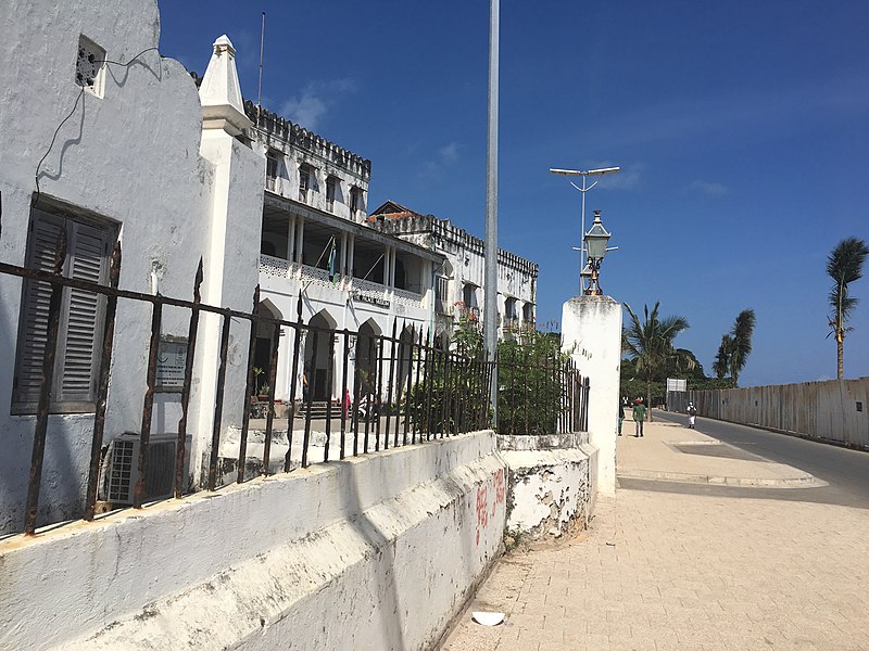 File:Around Zanzibar, stone town.jpg