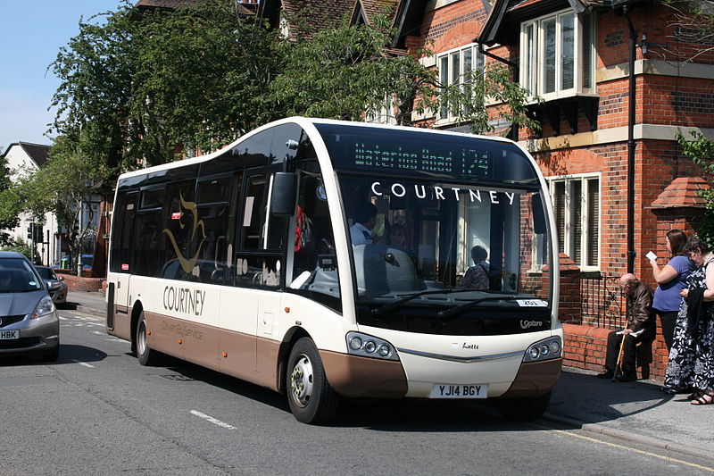 File:Au Morandarte Flickr Courtney Buses 'Lattel (YJ14 BGY) on Route 124, Wokingham (14777221896).jpg