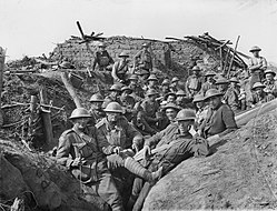 Příslušníci australského 50. pěšího praporu v Zonnebeke, září 1917.