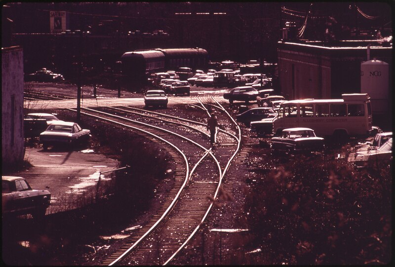 File:B & O BRANCH IN CENTER OF BETHESDA IS RARELY USED - NARA - 546627.tif