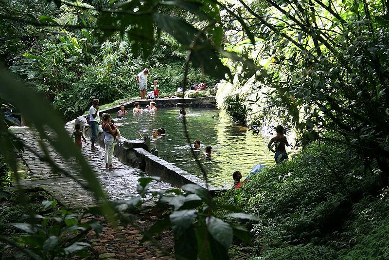 File:Bains jaunes - Basse Terre - Guadeloupe - Aout 2006.JPG