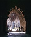 Batalha-Mosteiro de Santa Maria da Vitoria-256-Kreuzgang-Durchblick aus Kapitelsaal-1983-gje.jpg