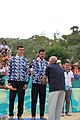 Deutsch: Beachvolleyball bei den Olympischen Jugendspielen 2018; Tag 11, 17. Oktober 2018; Jungen, Medaillenzeremonie - Gold: Schweden (David Åhman & Jonatan Hellvig), Silber: Niederlande (Matthew Immers & Yorick de Groot), Bronze: Argentinien (Bautista Amieva & Mauro Zelayeta) English: Beach volleyball at the 2018 Summer Youth Olympics at 17 October 2018 – Boys Victory ceremony - Gold: Sweden (David Åhman & Jonatan Hellvig), Silver: Netherlands (Matthew Immers & Yorick de Groot), Bronze: Argentina (Bautista Amieva & Mauro Zelayeta)