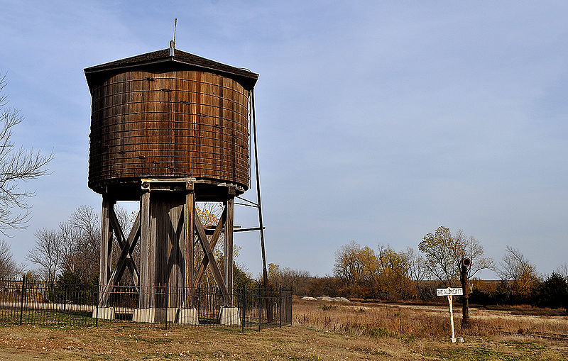 File:Beaumont Kansas Water Tower.jpg