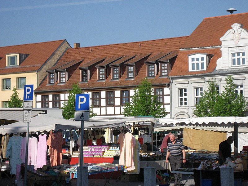 File:Beeskow, Brandenburg, Germany. Market place. - panoramio (1).jpg