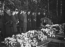 Speech at the communal burial Begrafenis Apeldoorn, Bestanddeelnr 901-9384.jpg