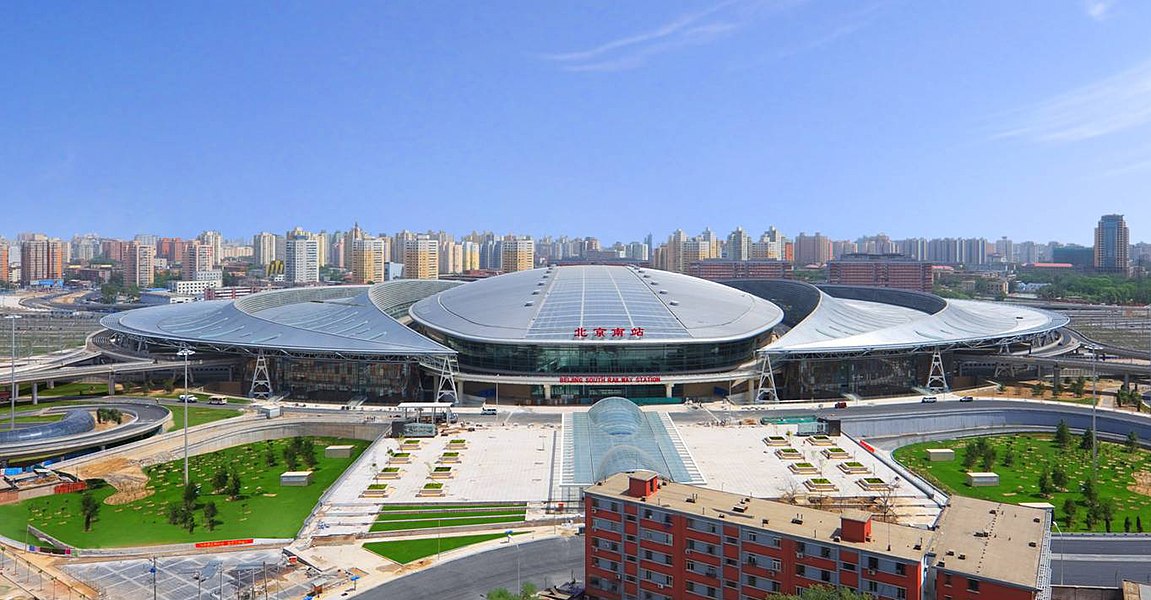 Beijing station. Южный вокзал Пекина. Вокзал Пекин South. ЖД вокзал Пекин. Шеньян Железнодорожный вокзал.