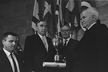 Ben Gurion and the winning USSR team - Chess Olympiad 1964.jpg