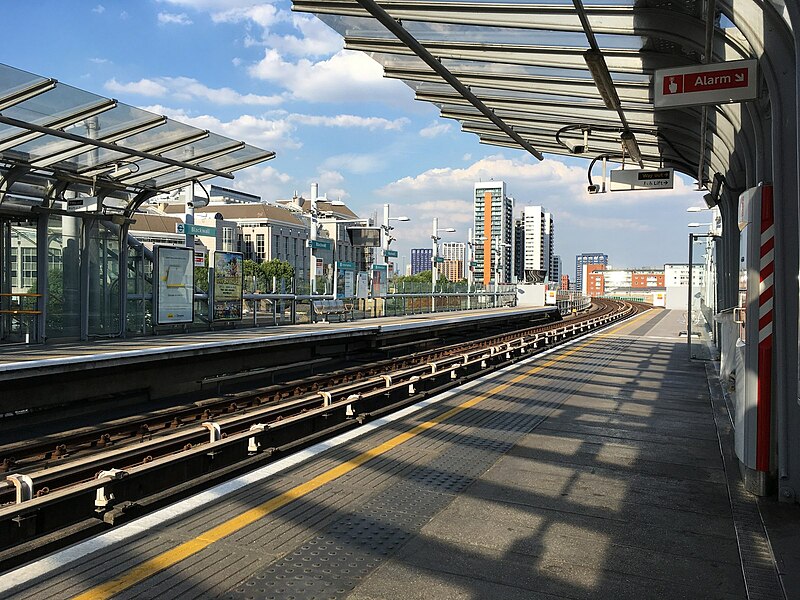 File:Blackwall DLR station - geograph.org.uk - 5863749.jpg