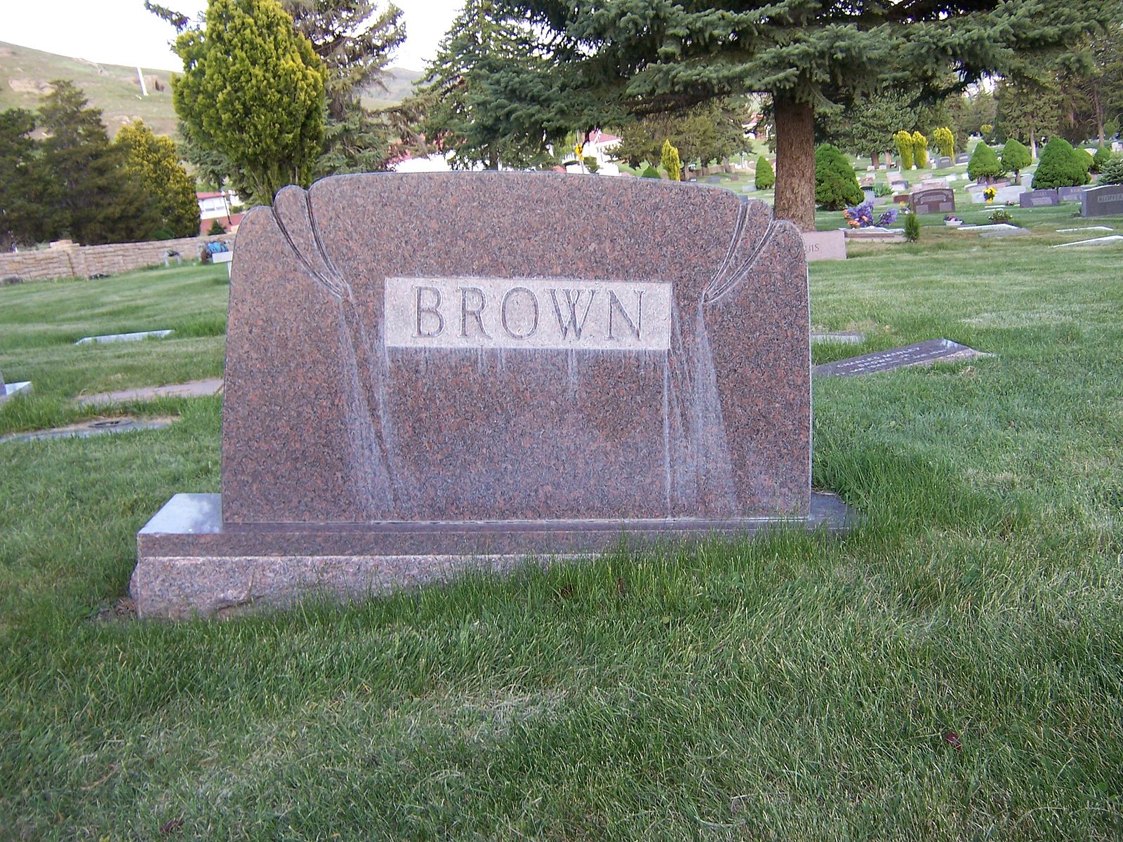 Brown b 2. Тедди Браун могила.