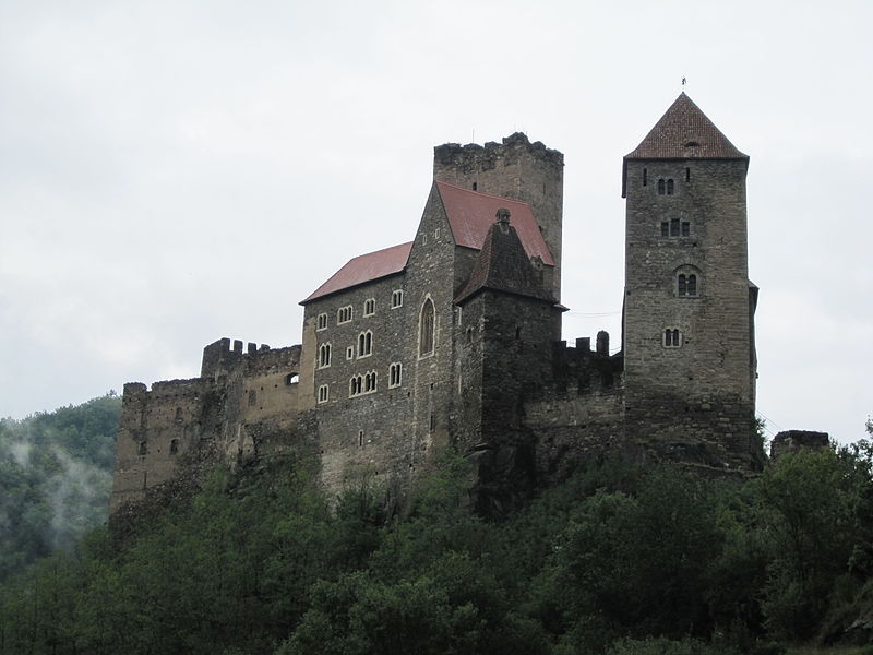 File:Burg Hardegg im Thayatal.JPG