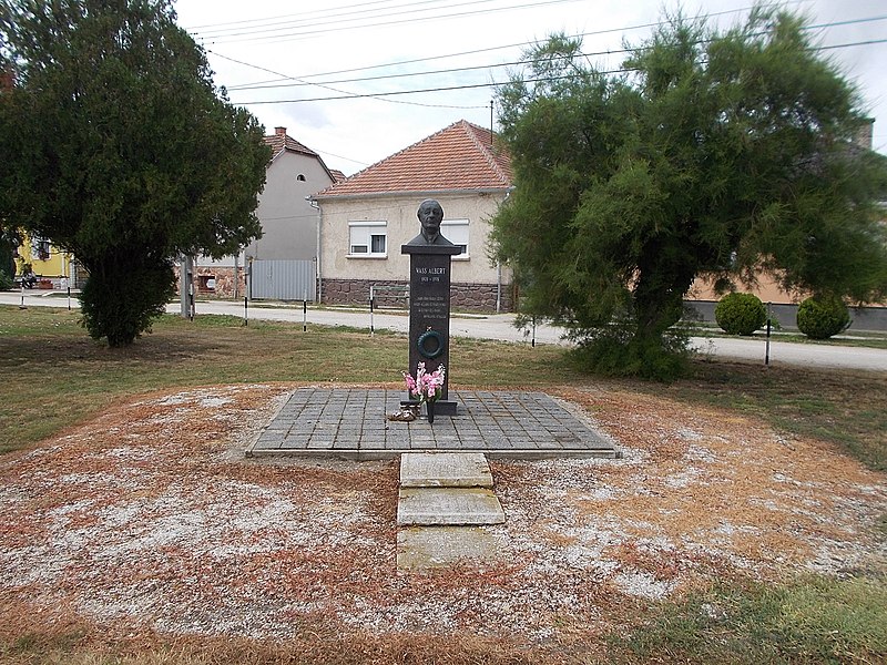 File:Bust of Albert Wass, 2019 Kapuvár.jpg