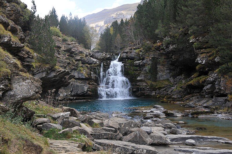 File:CASCADA EN LAS GRADAS DE SOASO - panoramio.jpg