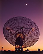 CSIRO ScienceImage 4350 CSIROs Parkes Radio Telescope with moon in the background