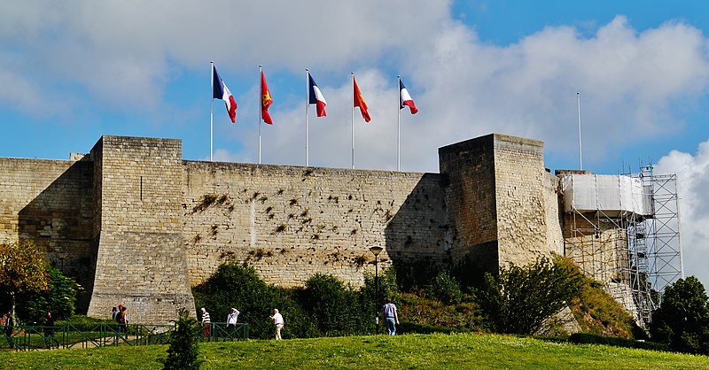 File:Caen Château de Caen Südseite 08.jpg